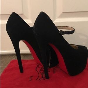 Christian Louboutin lady daff in black suede
